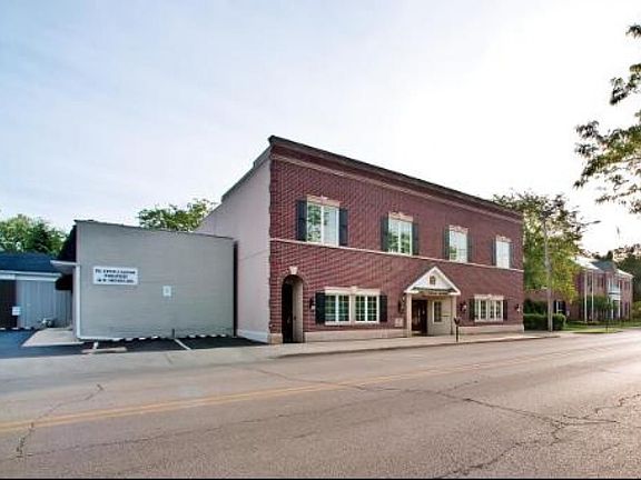 2nd image of 19 W Chicago Ave