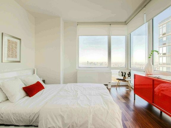 3rd image of 610 W 42nd St #S47e