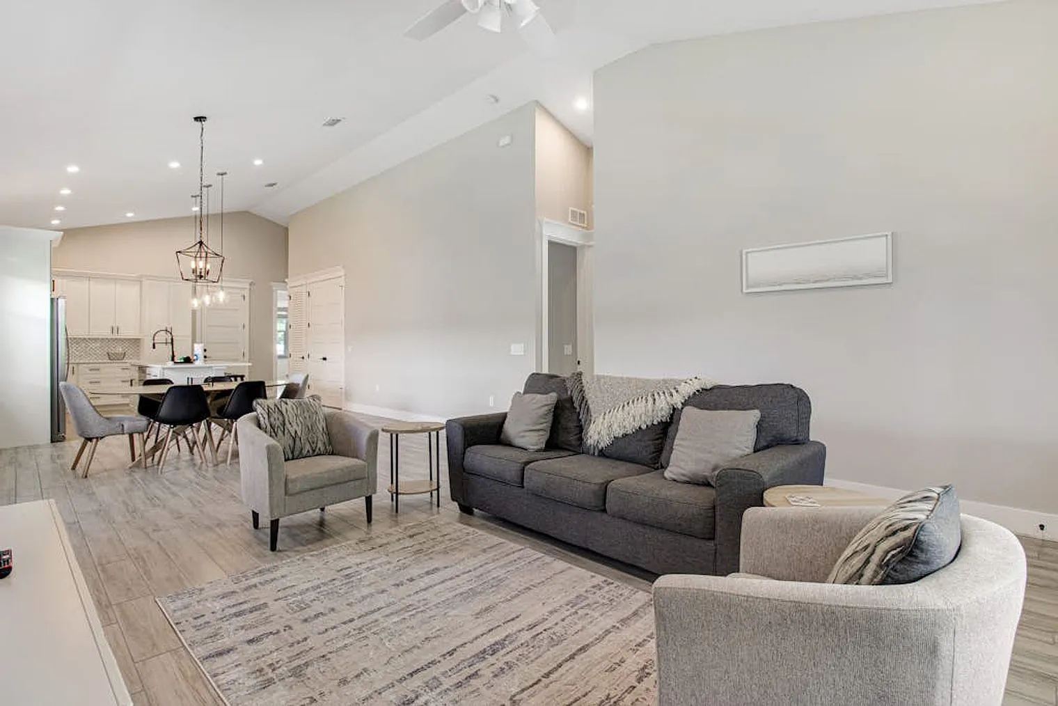 3 bed, 2.0 bath, 1302 sqft, $4,401 — Photo 1