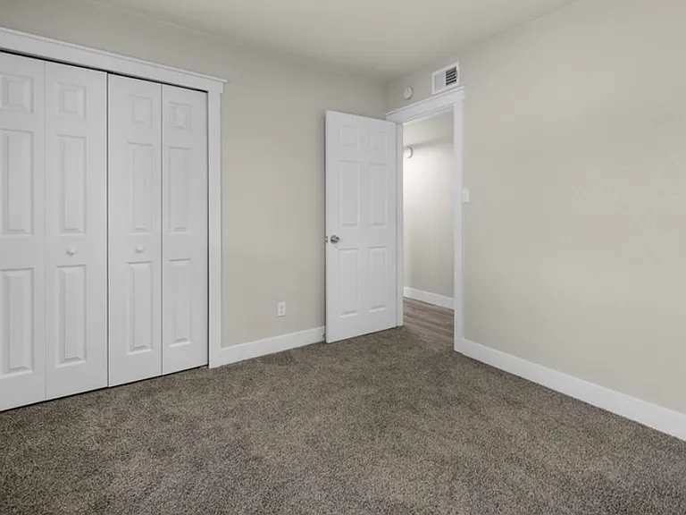 3106 N Institute St — Photo 8