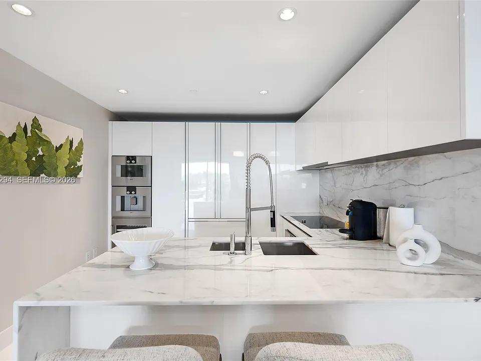 10201 Collins Ave #305