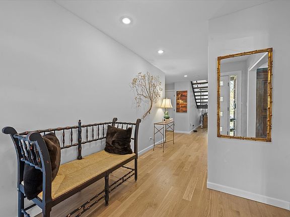 4th image of 710 Ouilmette Ln