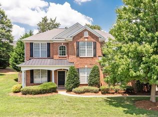 8210 Avanti Dr, Waxhaw, NC 28173