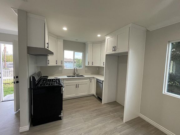 5th image of 14351 Gates St