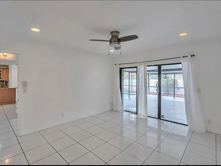9720 Carousel Cir S — Photo 13