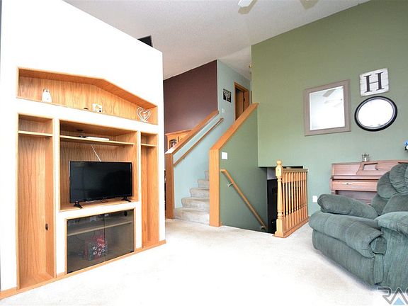 4th image of 502 Lois Ln