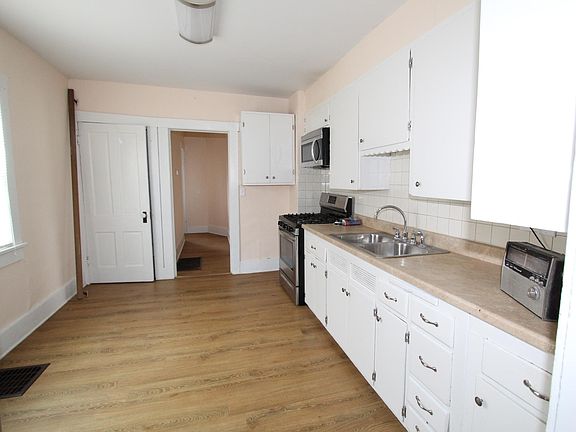 5th image of 240 17th St NW