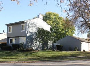 8318 Twana Dr, Urbandale, IA 50322