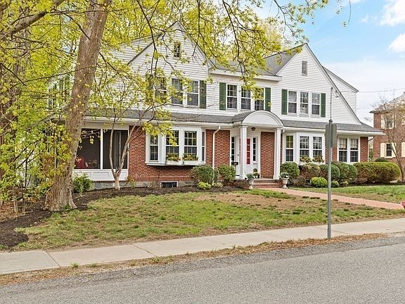 2nd image of 138 Nichols St