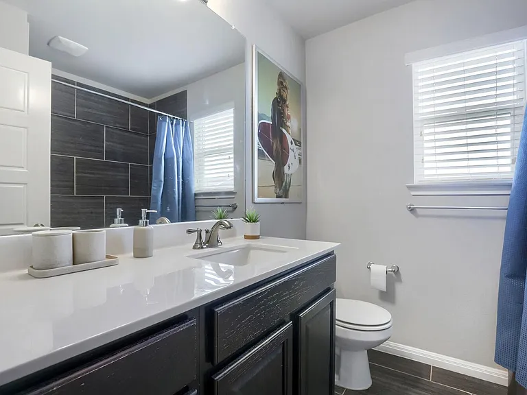 525 N Heatherwilde Blvd — Photo 18
