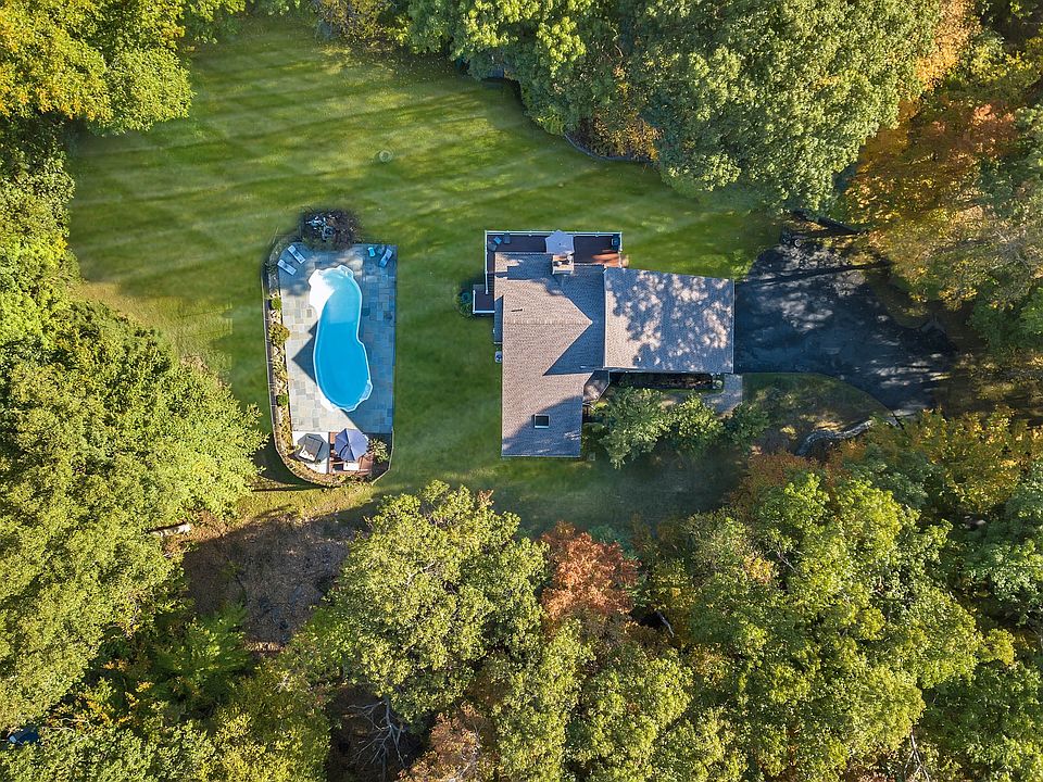 39 Quaker Hill Drive