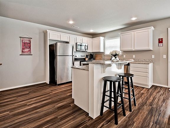 3rd image of 2804 Auburn Dr