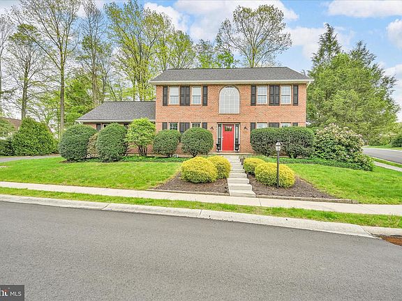 5th image of 25 Tall Oaks Dr