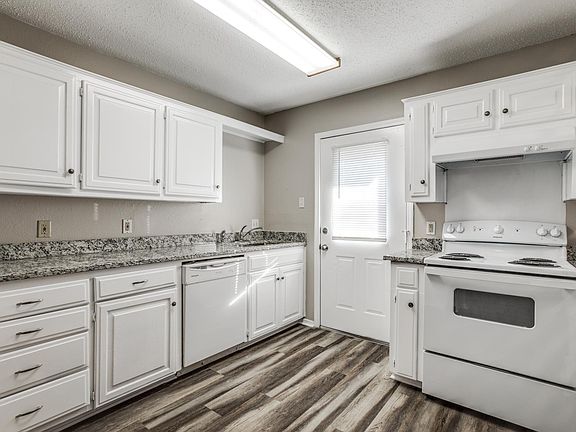 5th image of 2603 Halifax St