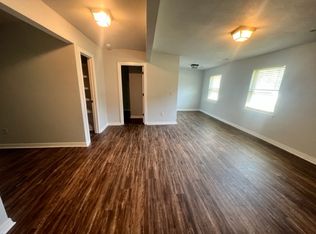 1389 SE Farmers Dr, Fayetteville, AR 72701