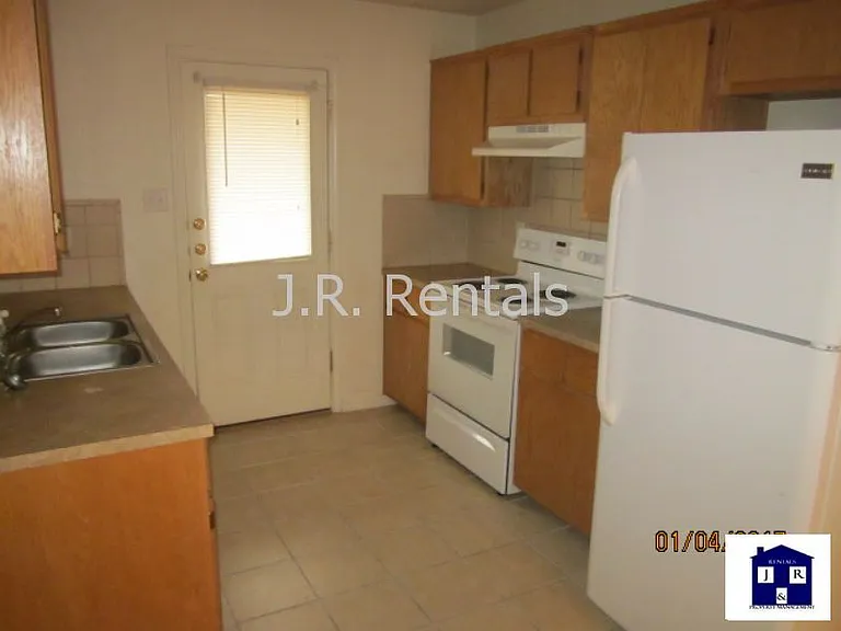 305 Cedar Ridge Dr #A — Photo 8