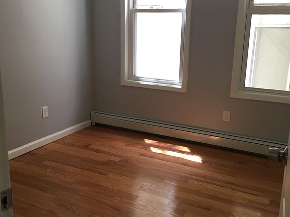 4th image of 122 Arlington Ave #A