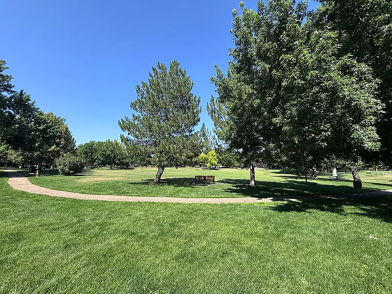 Large Gunbarrel Commons Park - off leash - 4 min walk