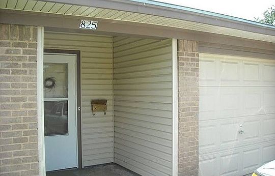 2nd image of 825 Bluebonnet Ln