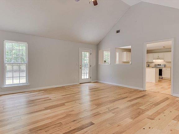 5th image of 124 Yarrow Way