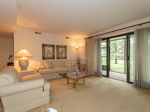 4th image of 160 Fox Hollow Dr APT 205
