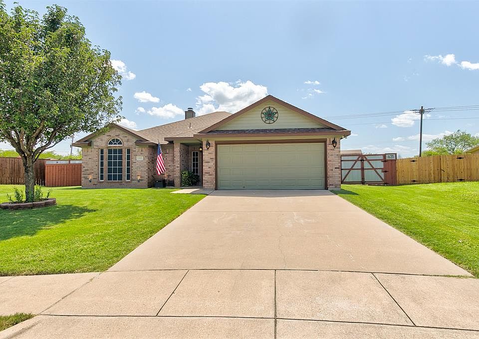 1st image of 552 Thistle Meade Cir