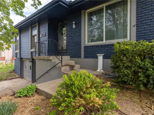 2005 NE 80th St, Kansas City, MO 64118