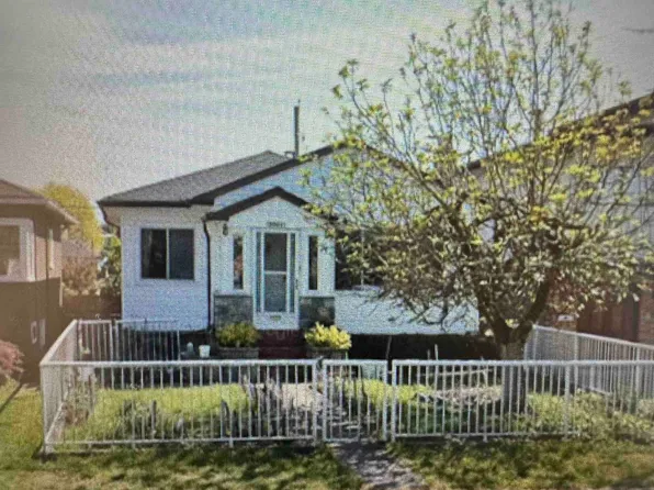 2566 Venables St, Vancouver, BC V5K 2R1