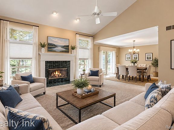 3rd image of 4646 Roundtree Dr