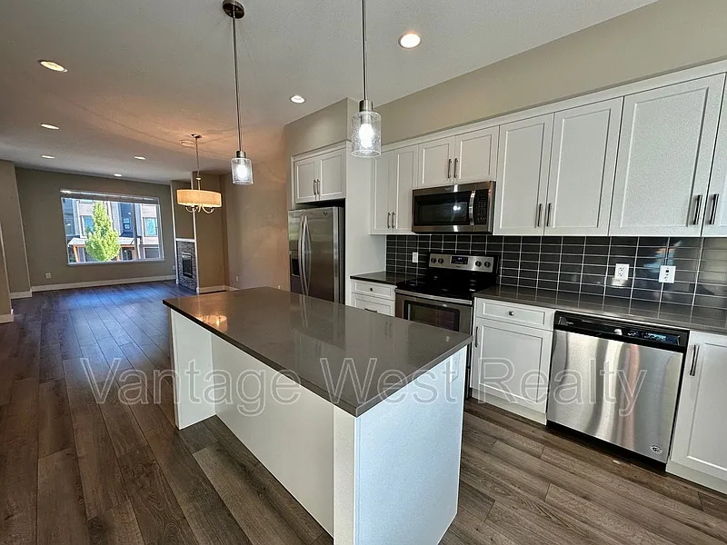 3 bed, 2.5 bath, 1448 sqft, $2,875 — Photo 4