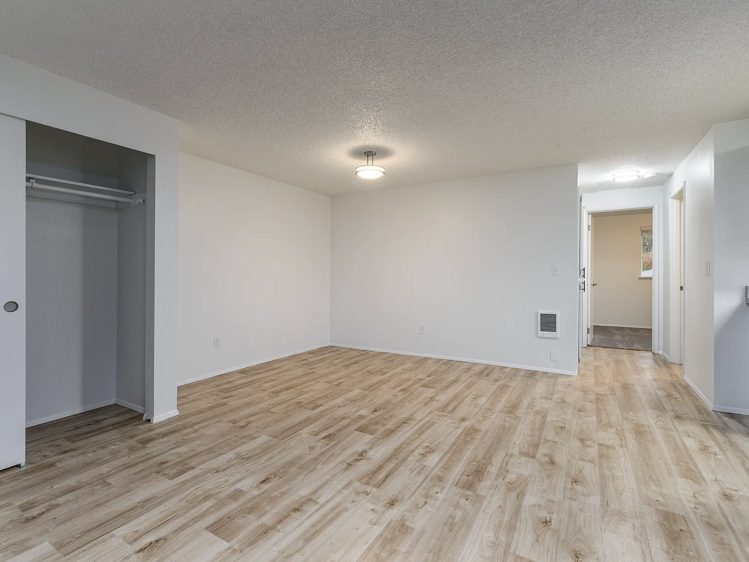 2 bed, 955 sqft, $1,575 — Photo 2