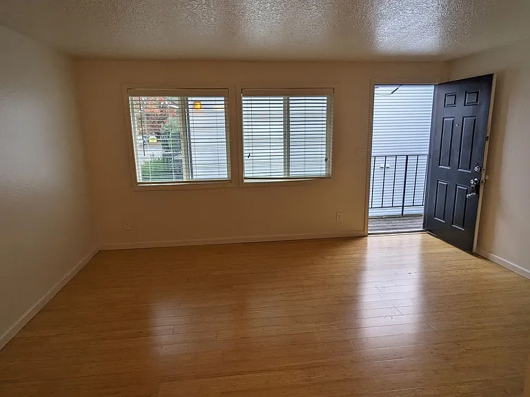 4102-4128 SE Cesar E Chavez Blvd — Photo 13