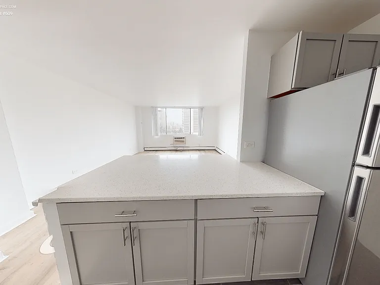 2424 N.Clark — Photo 18