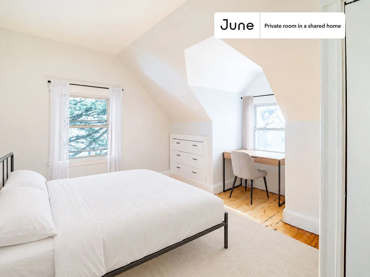 Full bedroom in 7 bed/2 bath home in Brighton #1517 G — Photo 1