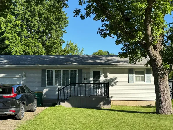 102 Fremont St, Marshall, MN 56258