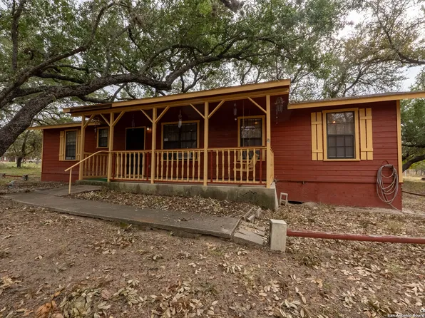 1636 County Road 770, Natalia, TX 78059