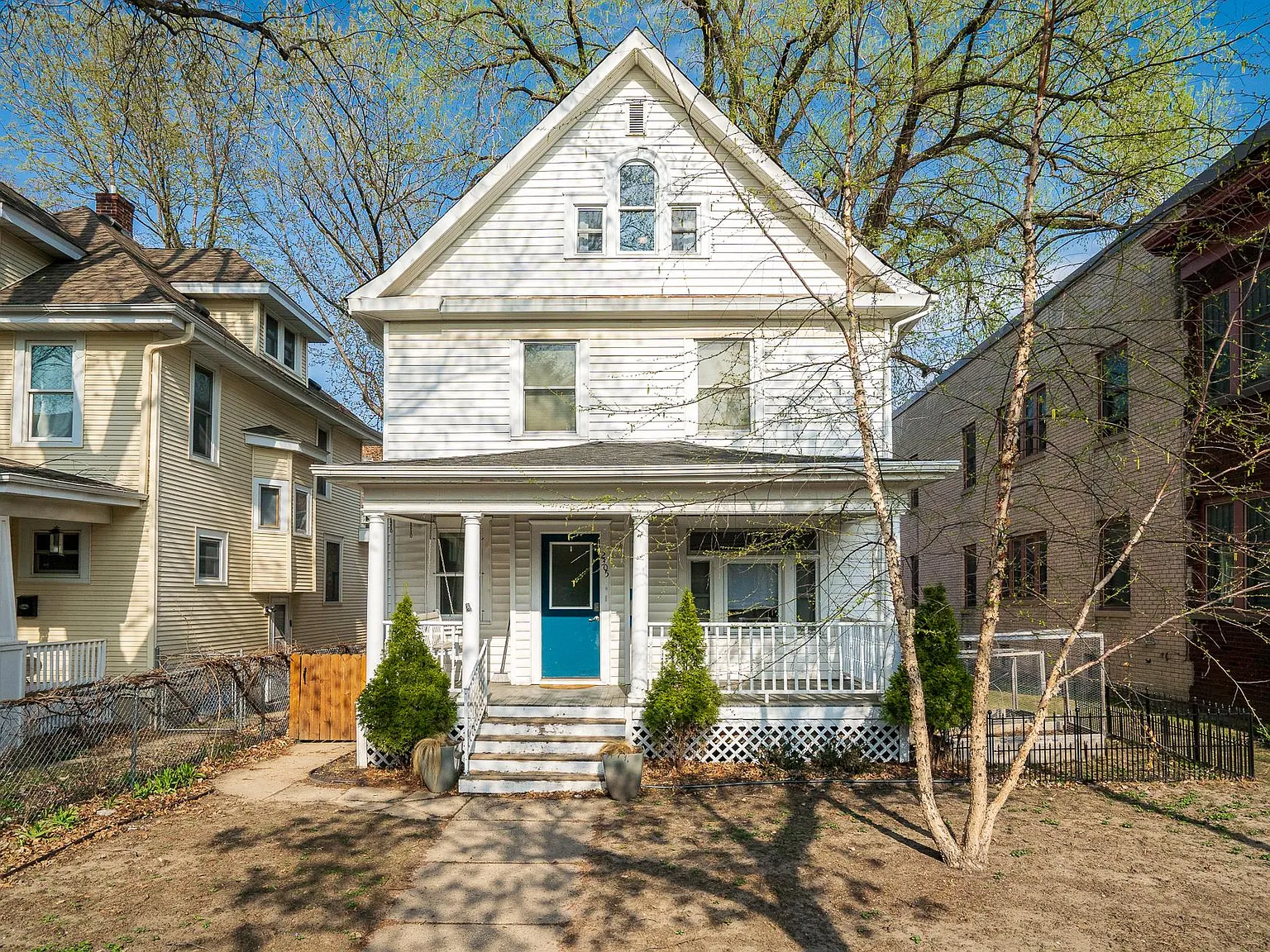 3 bed, 1.0 bath, 970 sqft, $1,800 — Photo 1