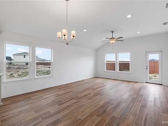 4th image of 3213 El Paso Dr