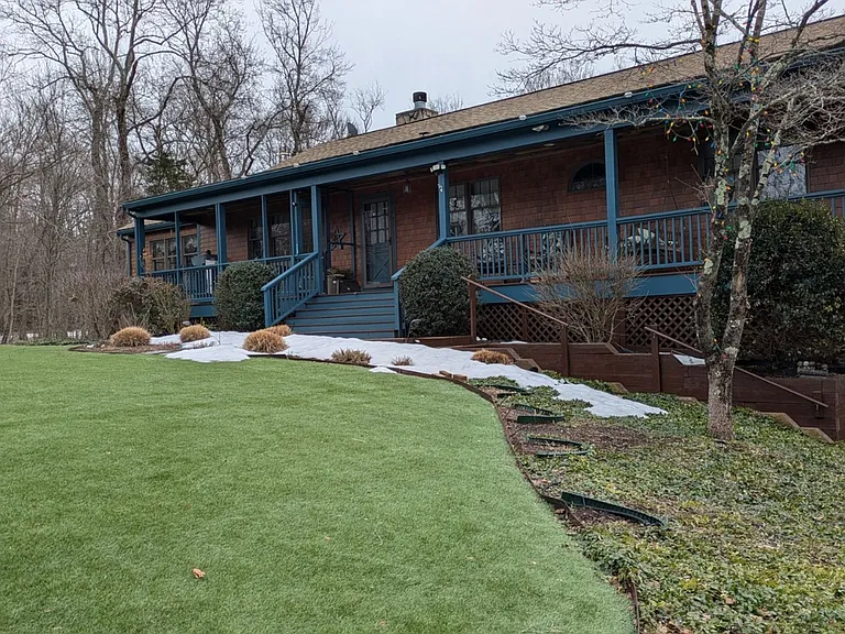 421 Oakhill Ave — Photo 2