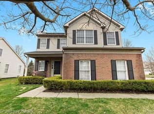 1042 Polo Dr, South Lyon, MI