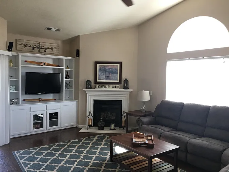 1566 Persimmon St — Photo 4