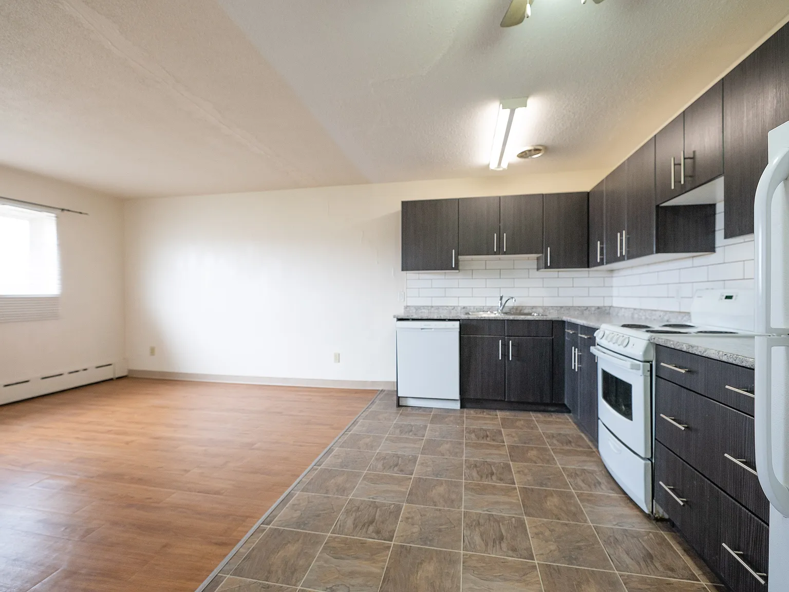 1139 Grant — Photo 4