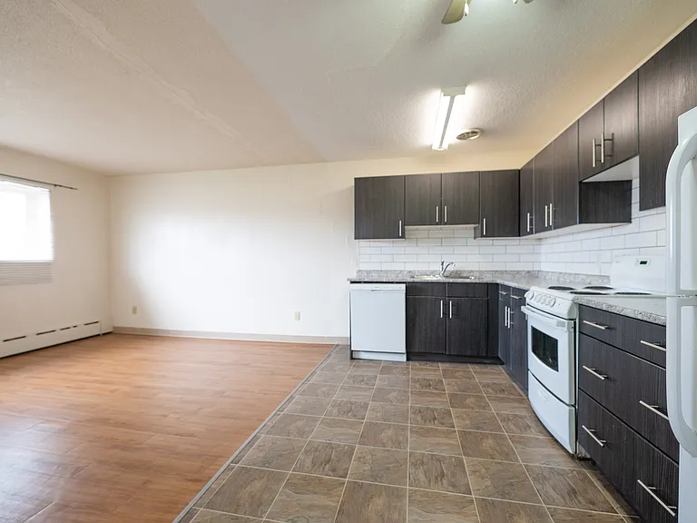 1139 Grant Ave #15 — Photo 3