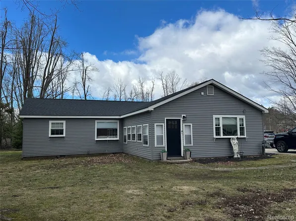 7726 Lake St, Alanson, MI 49706