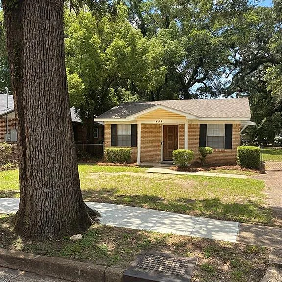 459 Charleston St — Photo 1