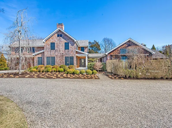 https://photos.zillowstatic.com/fp/aba8339ba2b2a870b322336a986f0825-p_e.webp