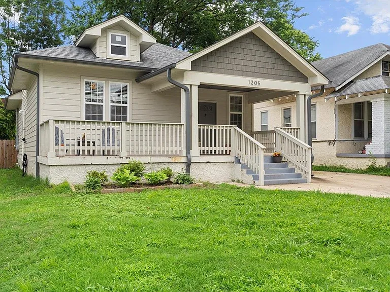 1205 Forrest Ave — Photo 1