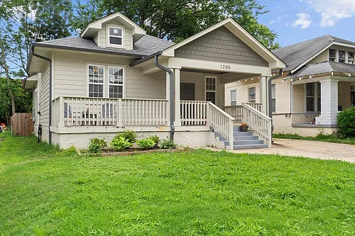 1205 Forrest Ave Photo 1