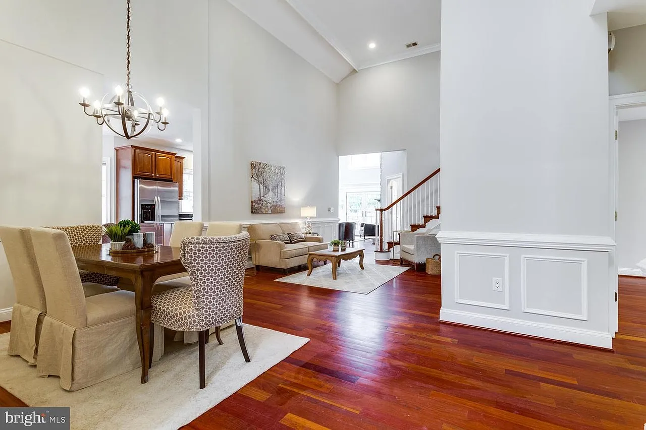 6 bed, 4919 sqft, $5,300 — Photo 4
