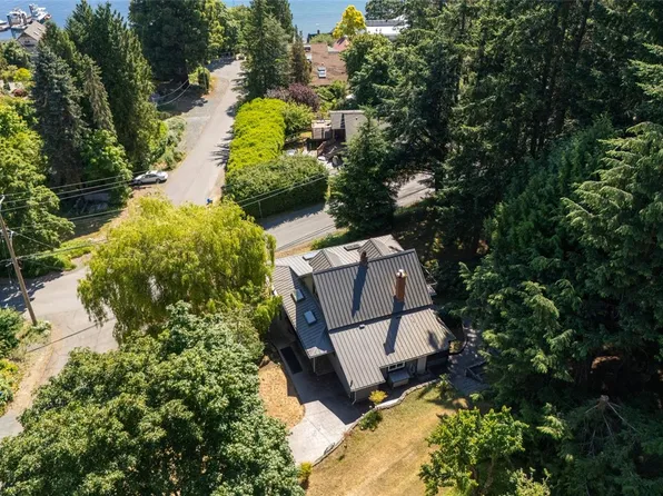 1038 Redcap St, North Cowichan, BC V9L 5X8